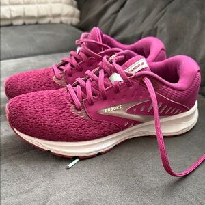 Brooks Women’s Running Shoes - Magenta Pink